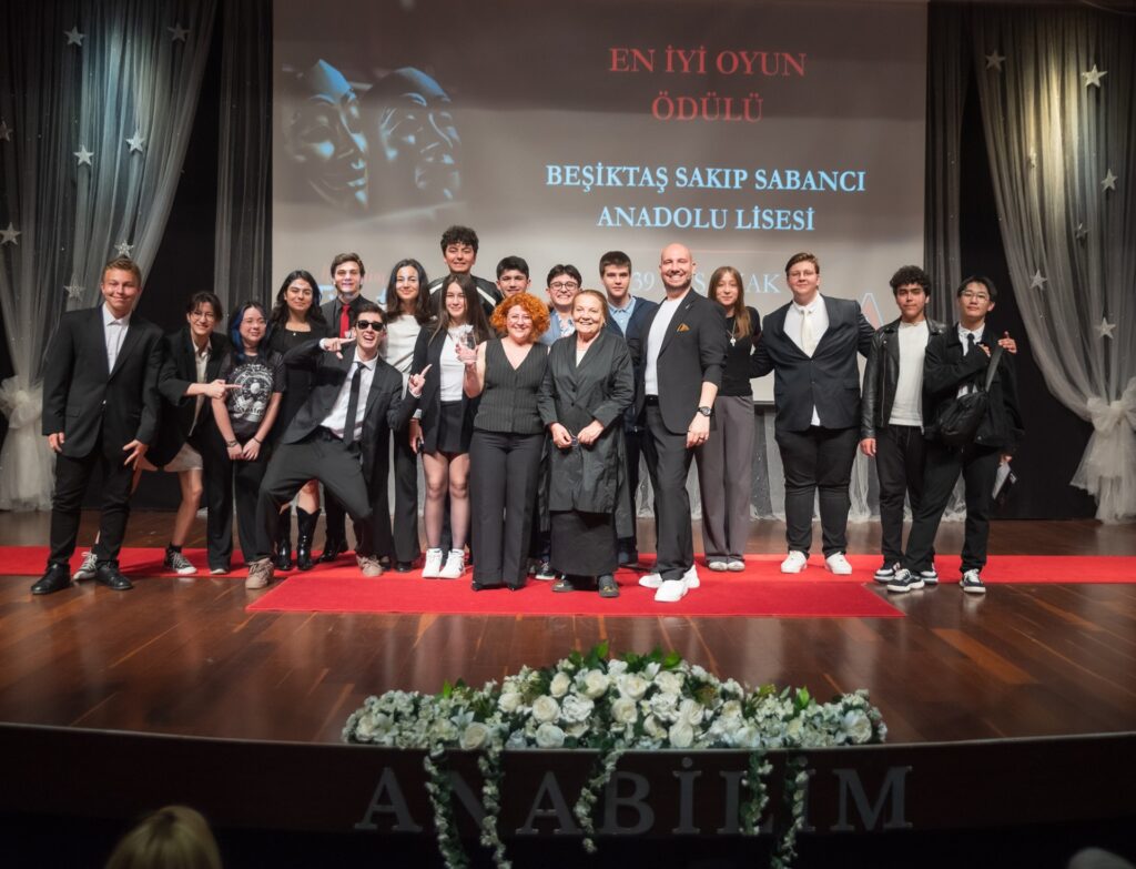 Anabilim’den Genç Sanatçılara Büyük Sahne!