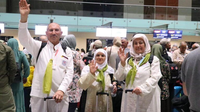 Hac farizasını yerine getirmek için Türkiye’den kutsal topraklara gidecek son hacı kafilesi, bugün yola çıkacak.