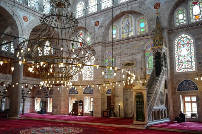 Cuma Hutbesi: “İbadetler, Bizi Rabbimize Yakınlaştırır”