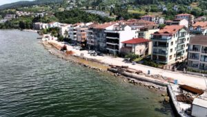 Kocaeli’nin Gölcük Kıyı Şeridi Islah ve Sahil Düzenlemesi Yapılması İşi” kapsamında Ulaşlı sahiline dalga kırıcı set