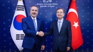 Asya-Pasifik turunu sürdüren Dışişleri Bakanı Hakan Fidan, Endonezya’daki temaslarını tamamlamasının ardından Güney Kore’ye geçti.