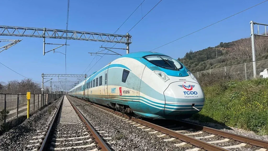 Ankara-İstanbul Yüksek Hızlı Tren (YHT) Hattı’nda devam eden çalışmaların tamamlanmasıyla seyahat süresi 3 saat 37 dakikaya düşecek…
